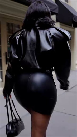 They Don’t Want No Smoke With P! They Just Want A Moment! #RHOA @Porsha4real The QueenFor Her Bravo Press Day.Skating ⛸️ in Vintage @Dsquared2 @thehsagency @normakamali @alexisbittar 🖤🤍🔌😘