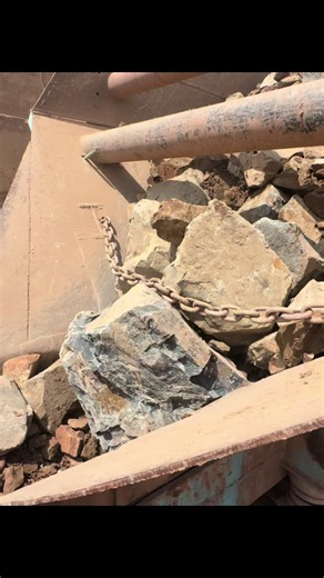 Giant Jaw Crusher in Action: How Big Rocks Are Crushed