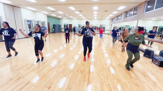 We joined in and did a Texas Hold'em Line Dance (Beginner's Class)! Choreographer: Wanda Thompson Song: Texas Hold’em Artist: Beyoncé | And 5678 Line Dance