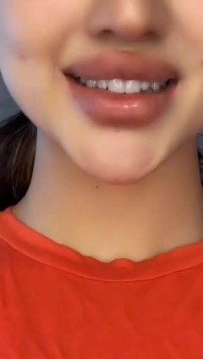 Adjusting a Stylish Red Bandana: Fashion Tips