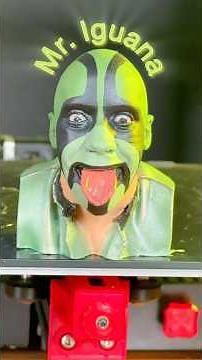 Le REGALÉ una escultura a MR. IGUANA