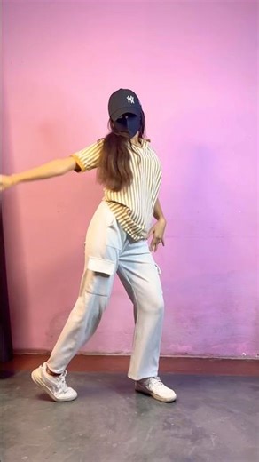 Garmi 🥵 Dance Steps by Simran Beat Blaze #norafatehi #dancesteps #garmisong #viral #public #short