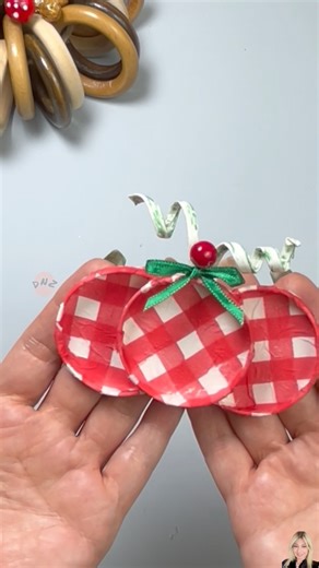 DIY Paper Cup Pumpkin 🎃 Turn ordinary paper cups and napkins into adorable pumpkins! 🍂🎃This is one of the easiest and most creative ways to make fall or Halloween decorations.Perfect for kids, beginners, or anyone who loves quick DIY ideas! #fblifestyle #video #Halloween #Christmas @topfans | Dsecoration