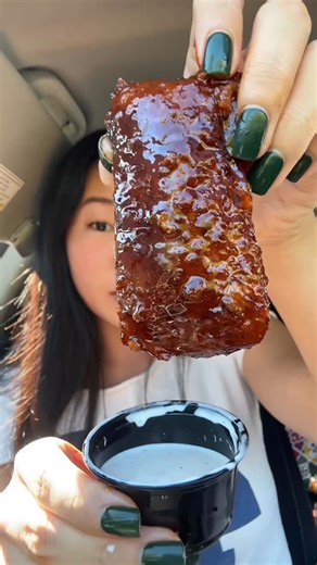 Esther Lee on Instagram: "triple dipper mukbang 🌶️ y’all the CRUNCH and SIZE of those crispers?! 😍🤤 absolutely amazinggg @chilis ❤️ #chilis #tripledipper #chilistripledipper #asmrmukbang #eatwithme #viralfood"