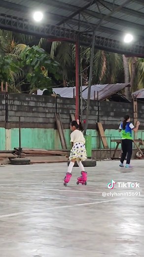 Roller Skating Fun: Freestyle and Rollerblade Tricks