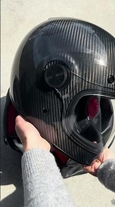 What’s in the bag? 💼 The new Bullitt GT Carbon. #bellhelmets #unboxing #vintagemotorcycles