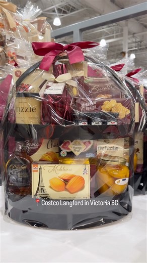 Costco Holiday Gift Baskets Sets! 🎄 #christmas2025 #costco | Costgoer
