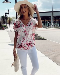 4.2K views · 25 reactions | Who else loves a white on white look  WHITE JEANS  are available on our app now! Head to the live replay from Friday 4/23 to shop non distressed white skinny jeans 朗 | Jenny B Lifestyle Store | Facebook