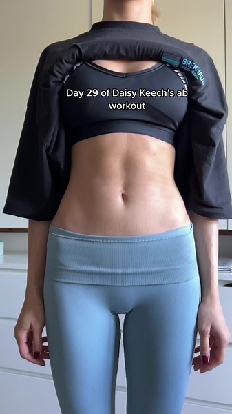 Day 29 #daisykeech #abworkout #daisykeechresults