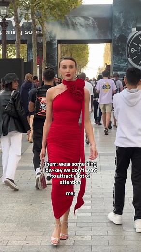 can’t pass unnoticed in this @Karen Millen dress
