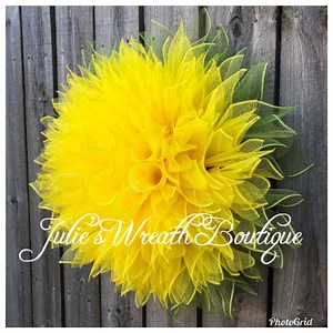 Curious why so many people have purchased my Original Christmas Tree Tutorial? Watch this video to find out how much you learn when you purchase my tutorial and then join my private group for free. One tutorial...endless possibilities! https://etsy.me/2XDRf0P | Julie's Wreath Boutique