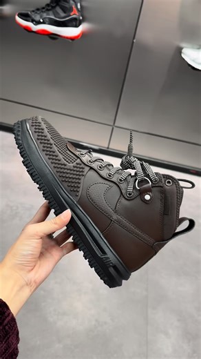 Nike Lunar Force 1 💯 authentic Бэлэн размер: 40, 40.5, 41 /Бусад размер захиалгаар ✅ Storepay, PocketZero, Sono, Omnipay аппуудыг ашиглан хүүгүй, шимтгэлгүй 4 хувааж төлөх боломжтой. 📩ДМ бичиж үнийн мэдээлэл аваарай. Илүү ихийг www.forcemanstore.com | Forceman Store