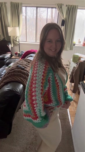 Bright Cropped Cardigans You NEED This Season 🌈