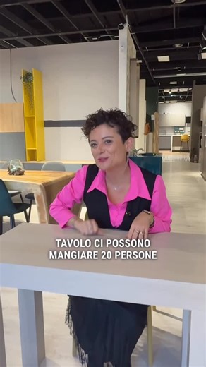 Vesto&Arredo Outlet on Instagram: "20 PERSONE SU UN TAVOLO??? 😁✅ Oggi ti presento qualche tavolo disponibile nei nostri show-room! ❤️ Classici tavoli a tiro, tavoli con apertura rotante, tavoli fino a 4.80m, in questo video te li mostro! 🤩🎬 #vestoarredo #arredamento #arredocasa #tavoli #soggiorno"