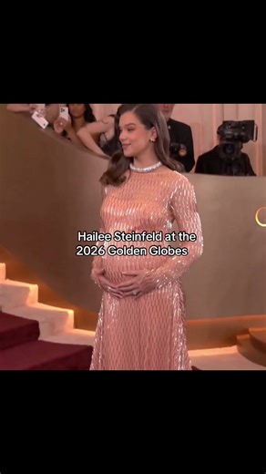 Hailee Steinfeld Shines at the 2026 Golden Globes