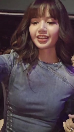 Lalisa Manoban Dancing to Mamushi