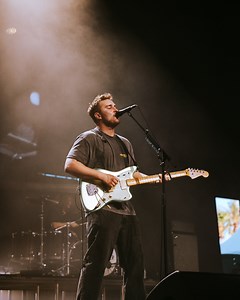 Arm's length. Sam Fender | Coachella