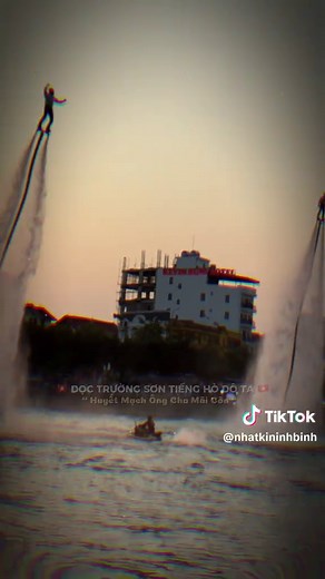 Flyboat mãn nhãn tại phố cổ Hoa Lư — Tự hào Việt Nam