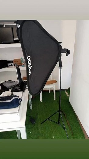 949747774 SoftBox Godox Quadrada 80 Cm & SoftBox Triopo 95cm Material completo novo com a pasta Softbox Godox Completa: 80cm: Preço: 65mil kzs Softbox Triopo completa 95cm , Preço; 95mil Kzs LOCALIZAÇÃO: Cassenda KFC liga Pagamento no acto da entrega 📦 #Materialfotográfico #fotógrafos #angola | Recruta Visual Imóvel Móvel