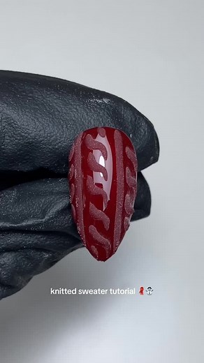 we all need knitted sweater nails for this festive season 🧣🎄🎅🏼 using: @inklondon & @the_gelbottle_inc #christmas #christmasnails #snowflakenails #bloominggel #chrome #glitter #bloominggelnails #starnailtutorial #snowflaketutorial #naildesign #nailart #xmas #xmasnails #nailtutorial #explore#easynailart #nailinspiration #bownails #chromenails #nailinspo #isolatedchrome #festive #festivenails #christmassweater #christmassweaternails #christmasjumpernails | nailsbylillymay