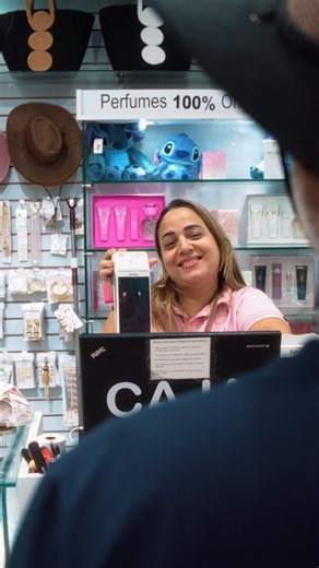 CardNET on Instagram: "Cuando el “me lo llevo” de tu cliente casi se convierte en “después vuelvo”… CardNET te salva esa venta. 🙌🏼 Cobrar con tarjeta nunca había sido tan fácil. #CardNETNosUne"