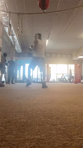 Justin Kennedy | Light Sparring with pro boxer #boxing #combatives #freepops🔓 | Instagram