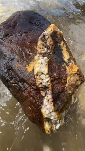 Gold Mining ⛏️#viral_video #crystal #naturalstone #gold #naturalgold