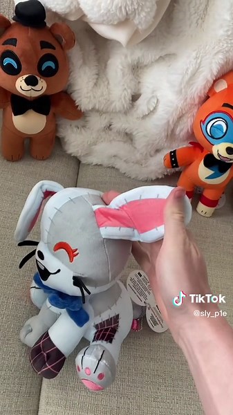 FNAF Plush Review with Youtooz - Glamrock Freddy, Vanny, and More!