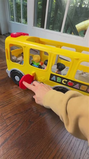 Fisher-Price Little People Big Yellow Bus Musical...