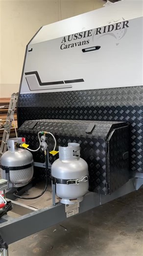 🔥 BRAND NEW & AUSTRALIAN MADE 🔥 18ft Full Off-Road 2 Bunk Family Caravan – 2025 Model 🚐 Love adventure? This one’s built just for your family. ❤️ Whether it’s remote outback tracks or coastal escapes, this caravan delivers luxury, durability, and freedom all in one. ✨ What’s Inside? - Queen Bed Full Ensuite 🚿 - Reverse Cycle A/C ❄️ - Huge Fridge and Freezer🥶 - Dual Solar Panels Lithium Batteries ⚡ - Full Kitchen with Full Oven, Grill, Microwave & Rangehood 🍳 - 2 x 95L Water Tanks 110L Grey