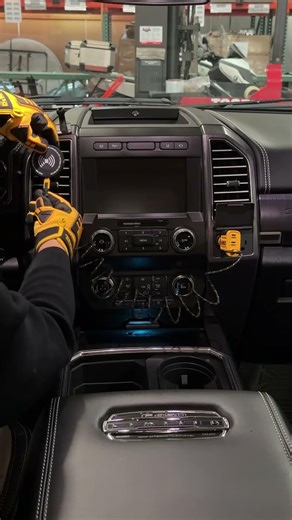 Jobsite Truck Accessories with DEWALT Mobile Solutions
