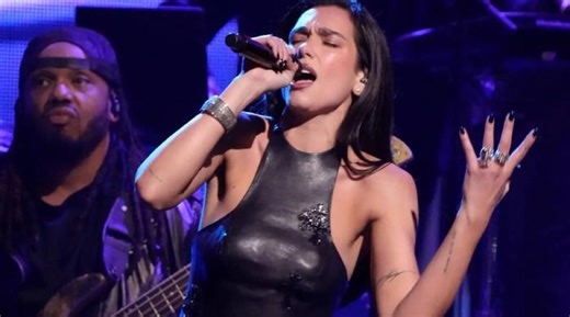 Dua Lipa enjoys beach break after emotional Mexico city concert