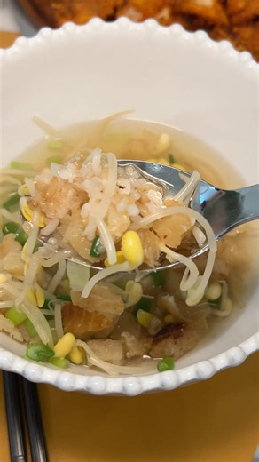 Simple Korean Meal: Soybean Sprout Soup & Crispy Spicy Chicken 🐔 💕 #food #shorts