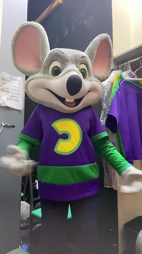 I think it’s time for me a bigger room 😭. #explorepage✨ #fypシ #chuckecheese #recommendations #tiktokdances