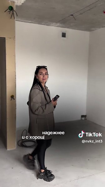 Наконец-то и в Новокузнецке появился современный жилой комплекс как в соседних миллионниках🚀 Мне провели экскурсию по ЖК Планета и вот, что я увидел и узнал🤔 ✔️Это полностью монолитные дома с толщиной стен на 34% больше стандартных из-за требований сейсмической безопасности, от этого выросла не только безопасность, но и шумоизоляция🔥 ✔️Шикарный вид с верхних этажей на город❤️ ✔️Квартиры с отделкой white box (ровные стены, пол, потолок) поклеил обои, постелил ламинат и можно заезжать👍 ✔️В каж