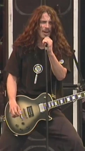 Jesus Chris Pose - Soundgarden live at Pinkpop Festival