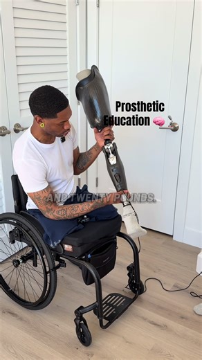 I’ve been receiving many comments asking how my prosthetics function. Here I am explaining a bit of how they actually work. 🧠🦿🙂 #fyp #foryoupage #amputee #prosthetic #education