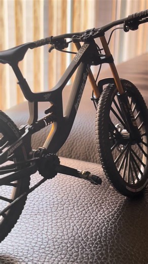 Mini finger bike is clean