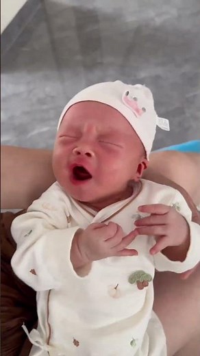 This Baby's HILARIOUSLY Impatient for Food! 😩🍼