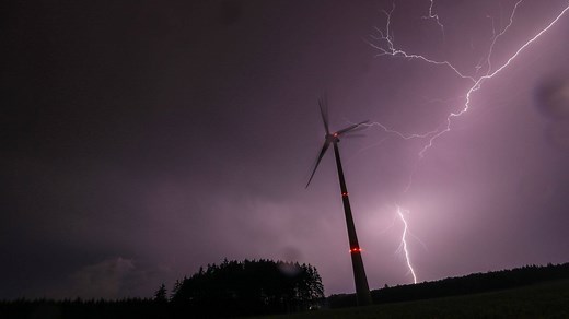 Unglaubliche Bilder! 😮⚡ http://bit.ly/2WwwIdt (lw) | inFranken.de
