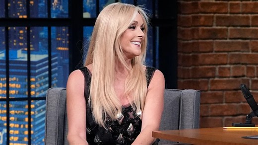 Jane Krakowski’s Oh, Mary! Costume Is So Heavy It Leaves Bruises