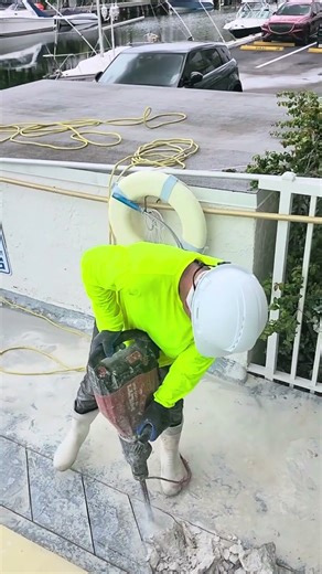 #ProjectOftheWeek : Pool Demolition 😎🛠️.