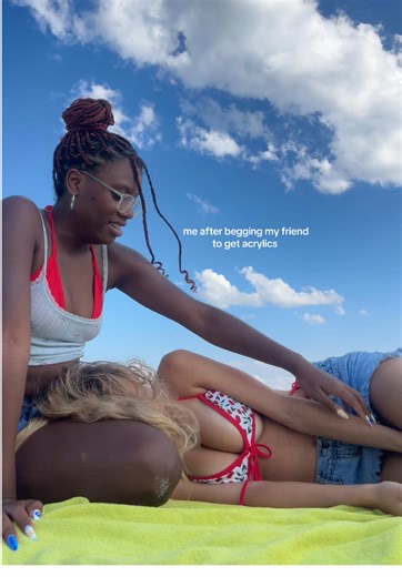 Acrylic Application: Mi experiencia pidiendo a mi amiga