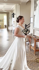 ✨ L’art du sur-mesure ✨Au cœur du Château de Saint Vitu, dans notre boutique Les Mariées de Danaé 🏰, nous avons vécu un moment unique : la découverte de nos deux mariées 💍.👗 Camie porte une robe sur-mesure, créée à partir de nos modèles dessinés et pensée juste pour elle.🤵‍♀️ Emma a entièrement imaginé son costume, que nous avons réalisé de A à Z selon ses envies… et dans le même tissu que la robe de Camie 🤍.Deux femmes, deux créations, une seule harmonie ✨.De l’émotion, de l’authenticité e