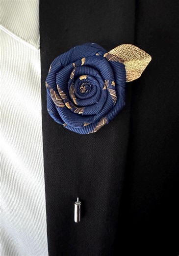 Navy Blue Lapel Flower Pin With Gold Leaf – Men’s Suit Boutonniere, Floral Lapel Pin, Wedding Groom Accessory, Elegant Suit Pin - Etsy