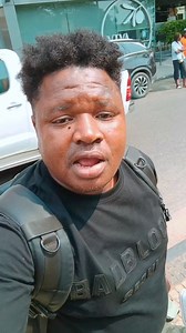 Após 30 anos fora de Angola, felizmente retornaram para matar a saudade e conhecer de perto a realidade do país. Um bem-haja a esses dois jovens angolanos. #30anosforadeangola #blogsdoprimata #luanda #kinaxixi #altodascruzes | Vlogs do Primata