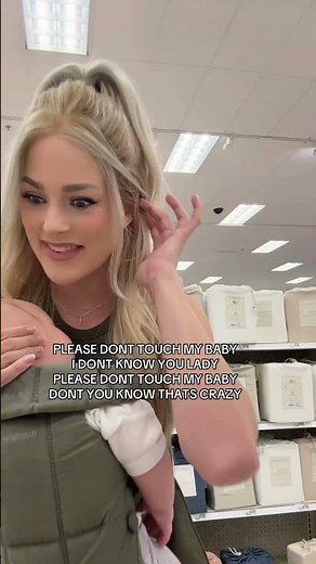 what is it about strangers wanting to touch other peoples babies 😬