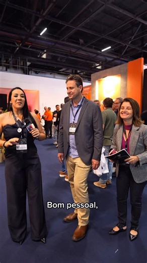 Glass South America on Instagram: "Durante a Glass South America e E-squadria Show, a nossa influenciadora Gi Matos bateu um papo com Marcelo e Liliane, da Vitrifer, sobre a importância das feiras para o setor. “Além de comprar materiais de qualidade aqui e conhecer novas tendências, o networking é muito importante. Achar o pessoal, os fornecedores, os clientes…”, afirma Liliane. Comentaram, também, sobre a ação da Abravidro que disponibilizou a todos os visitantes das feiras o acesso à norma AB