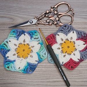 52K views · 2.1K reactions | Oh my god  these are amazing hexagonal daisies!!! easy to knit different motif making  | Lady Loves Knitting | Facebook