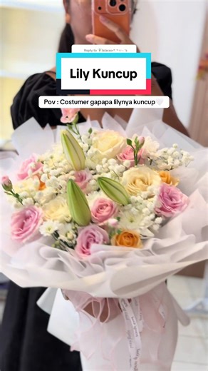 Replying to @🧚🏻‍♀️lalaras•°. *࿐ in frame : round bouqet 300k